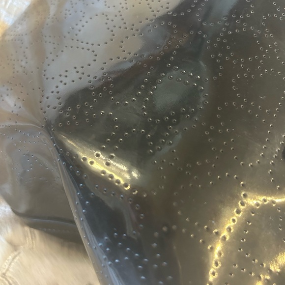 Gorgeous Kate Spade Patent Leather Spade Embossed Shoulder Bag. New! - Picture 10 of 13